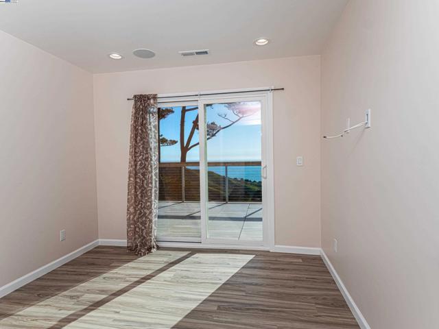 532 Heathcliff Dr, Pacifica CA: https://media.crmls.org/mediaz/4f2ef64d-a45c-4ba2-b933-c6f3adb4b1cc.jpg