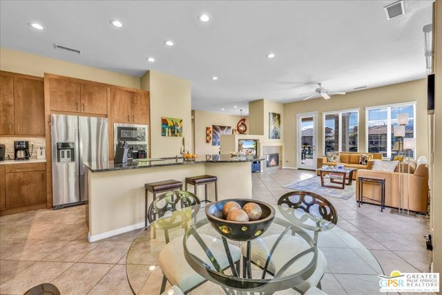 109 Shoreline Drive, Rancho Mirage CA: https://media.crmls.org/mediaz/4f2f265a-ba1a-4391-8477-9fd44ee848c7.jpg