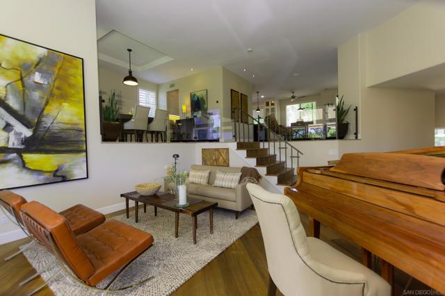 2537 Carriagedale Row, La Jolla CA: https://media.crmls.org/mediaz/4f2f304f-fe9d-4111-85c2-6356ae7b371d.jpg