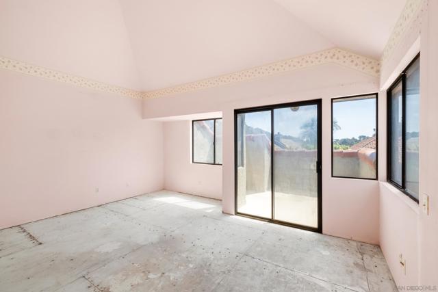 2818 Forest View Way, Carlsbad CA: https://media.crmls.org/mediaz/4f305552-d1f4-4e79-b246-78ca1bb39580.jpg