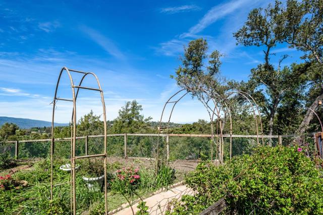 640 Los Trancos Road,  CA: https://media.crmls.org/mediaz/4f3110b3-6530-4fe7-876f-693a7b2e0145.jpg