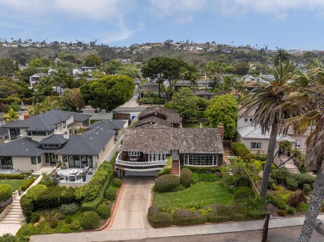 5839 Camino De La Costa, La Jolla CA: https://media.crmls.org/mediaz/4f31505c-b5d0-48d4-b9df-7f2929a7aee6.jpg