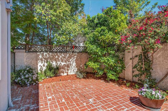 205 Houghton Street, Mountain View CA: https://media.crmls.org/mediaz/4f31b9de-dcd5-43d9-988b-27608a19e244.jpg