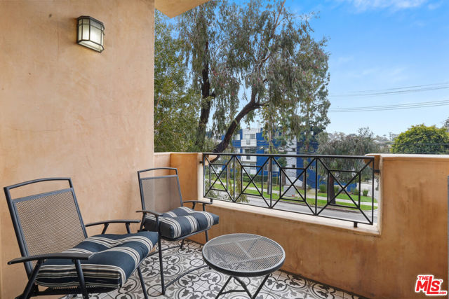16123 W Sunset Boulevard, Pacific Palisades CA: https://media.crmls.org/mediaz/4f31c950-cd31-40c0-8a8f-46445e65dcff.jpg