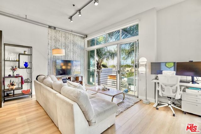 13320 Beach Avenue, Marina del Rey CA: https://media.crmls.org/mediaz/4f31f601-0a54-4bd1-ac88-a7b9cf6e762c.jpg
