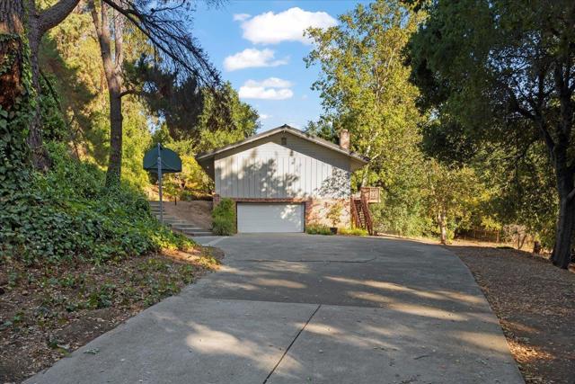 15292 Stratford Court, Monte Sereno CA: https://media.crmls.org/mediaz/4f32f2c0-81c4-4574-b820-f8bfb283cba0.jpg