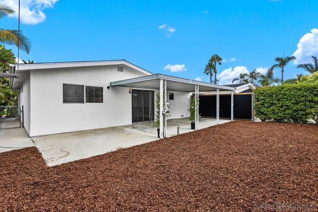 709 Sunflower St, Encinitas CA: https://media.crmls.org/mediaz/4f331e49-7497-443d-958a-8db617cdec0c.jpg