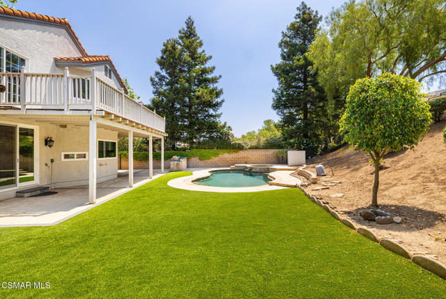 11554 Chestnut Ridge Street, Moorpark CA: https://media.crmls.org/mediaz/4f331f3c-dd68-4068-af47-e4fe22b1dd3b.jpg