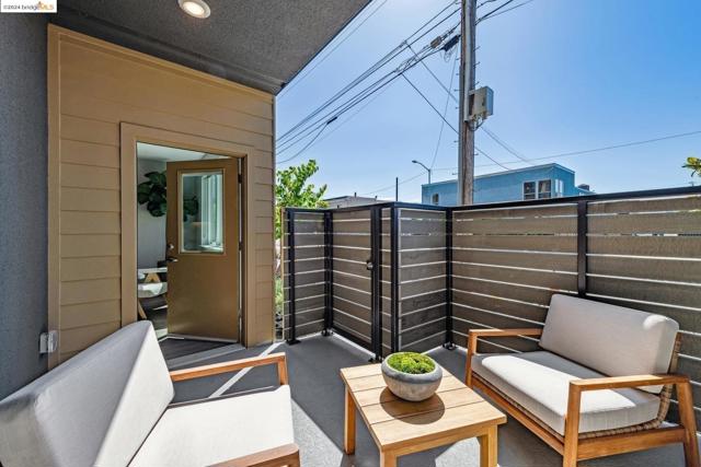 2400 Adeline ST, Oakland CA: https://media.crmls.org/mediaz/4f3405c3-0185-40ee-92b9-ce0a2f646fbd.jpg