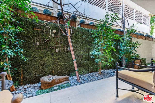 1201 Larrabee Street, West Hollywood CA: https://media.crmls.org/mediaz/4f34332c-61e3-448b-8dd2-279da284a4b3.jpg