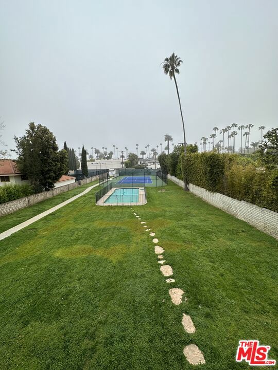 619 N Canon Drive, Beverly Hills CA: https://media.crmls.org/mediaz/4f349969-192f-4fcb-9a06-31c0b1904f0f.jpg