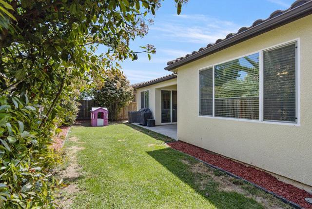 471 Segovia Drive, Hollister CA: https://media.crmls.org/mediaz/4f349b92-98d2-4278-b9f6-25242accccd7.jpg