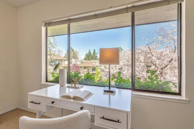 2140 Santa Cruz Avenue, Menlo Park CA: https://media.crmls.org/mediaz/4f34bdbe-6612-4e16-af6d-779d0e472752.jpg