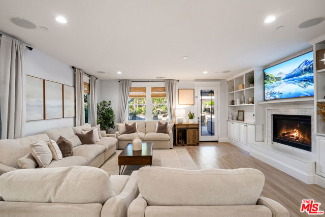 22499 Leaf Spring Court, Santa Clarita CA: https://media.crmls.org/mediaz/4f372f67-be31-4180-afe7-9724aecd8fca.jpg