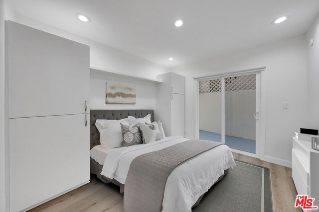 1331 Roxbury Drive, Los Angeles CA: https://media.crmls.org/mediaz/4f374bcf-2609-451e-95ad-03210a98dbe2.jpg