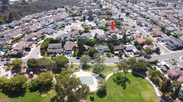 5865 Snowbond Ct, San Diego CA: https://media.crmls.org/mediaz/4f378984-e899-4e84-9dfd-61b6dfcef5b2.jpg