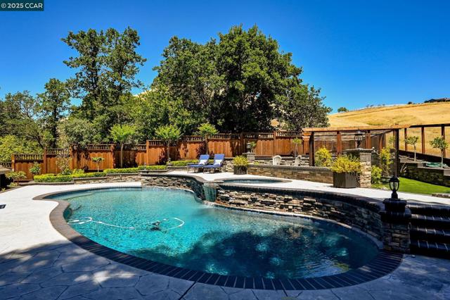 1883 Piedras Cir, Alamo CA: https://media.crmls.org/mediaz/4f37bbde-7e57-4172-b55e-5bd47b9604ff.jpg