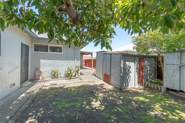 14510 Locust St, San Leandro CA: https://media.crmls.org/mediaz/4f38d0fe-3b40-4f8f-99b6-b73dc62ec749.jpg