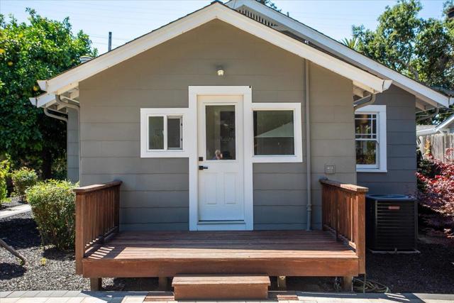 524 8th Avenue, Menlo Park CA: https://media.crmls.org/mediaz/4f3931f1-f768-462c-9fe2-bebc0e0f14d8.jpg
