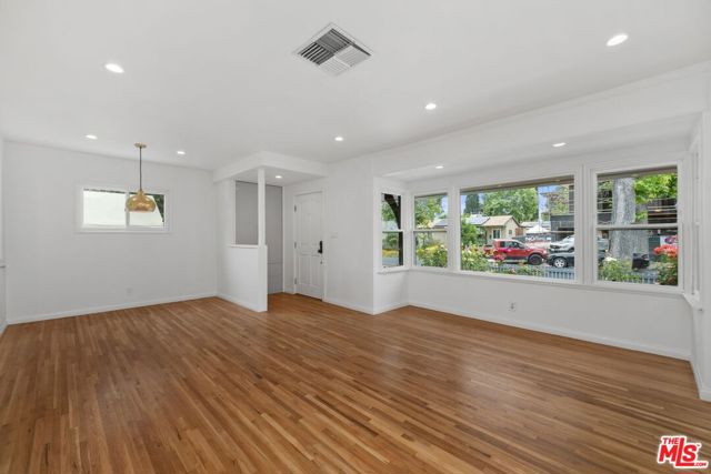 5346 Natick Avenue, Sherman Oaks CA: https://media.crmls.org/mediaz/4f3a5cf9-7da0-418d-abc1-ddc7c2d9ccd9.jpg