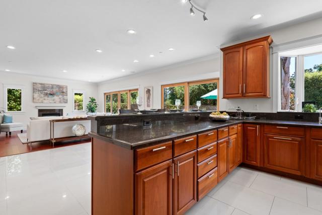422 Mccormick Avenue, Capitola CA: https://media.crmls.org/mediaz/4f3a889d-0488-4e55-9e09-a2ca81dacb01.jpg