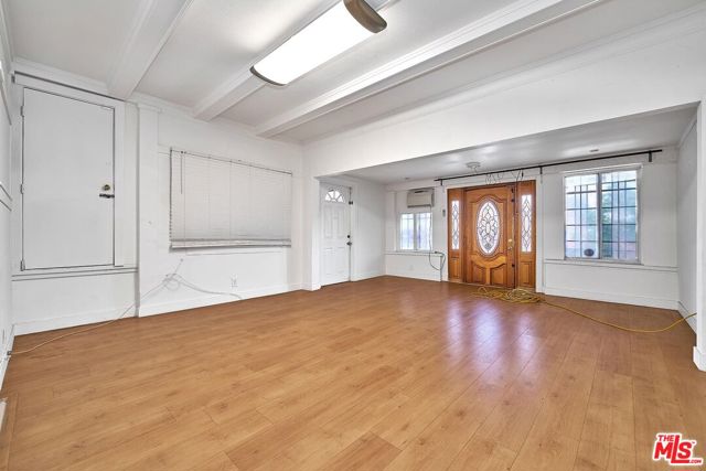 1612 Arlington Avenue, Los Angeles CA: https://media.crmls.org/mediaz/4f3aa17a-d4b7-4a2d-b789-506d5f9693f2.jpg