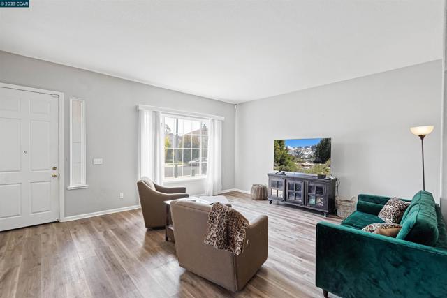 812 Westgate Drive, Vacaville CA: https://media.crmls.org/mediaz/4f3ab4bc-6829-4a47-ae2d-260dc8d93dc3.jpg