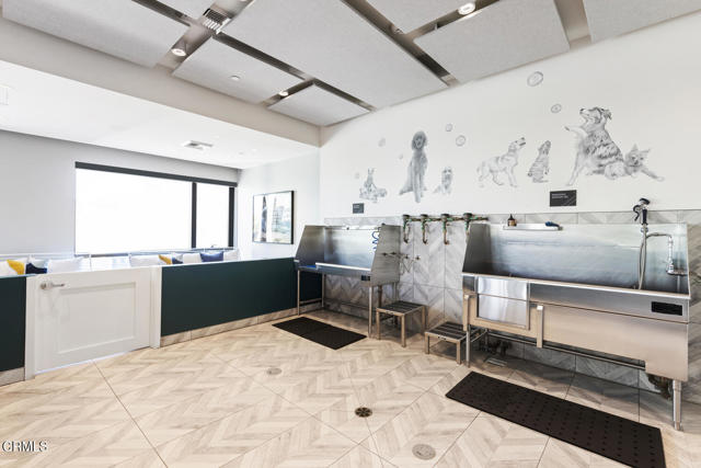 400 S Broadway, Los Angeles CA: https://media.crmls.org/mediaz/4f3ad11a-9270-46a3-86b5-f01d9d3e4dd3.jpg