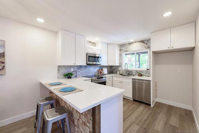 9832 Caminito Cuadro, San Diego CA: https://media.crmls.org/mediaz/4f3af2db-a0bb-441b-8a63-a403566d8b94.jpg