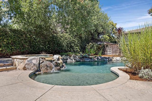 2461 Ancona Cir, Livermore CA: https://media.crmls.org/mediaz/4f3afc62-1368-4938-b617-d7e7ce022bdb.jpg