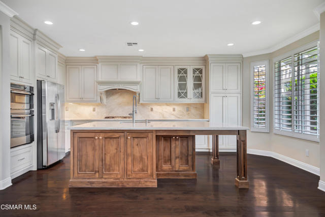3044 Ferncrest Place, Thousand Oaks CA: https://media.crmls.org/mediaz/4f3ba601-4a88-453b-8d91-d28c91ed35eb.jpg
