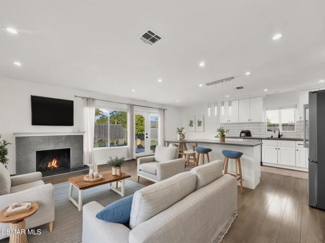898 Oakmound Avenue, Newbury Park CA: https://media.crmls.org/mediaz/4f3c247f-e610-4da6-b63b-15353837c170.jpg