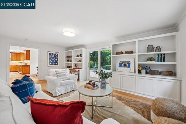 3159 Lucas Dr, Lafayette CA: https://media.crmls.org/mediaz/4f3c7e94-3400-44dc-892f-4f3c1200e6de.jpg
