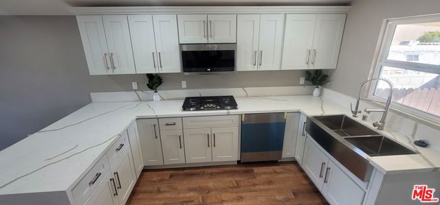 Image 4 of 25 For 20454 Strathern Street