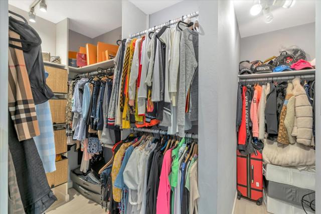 8 admiral, Emeryville CA: https://media.crmls.org/mediaz/4f3d5068-d81a-4eaa-8a64-5c08af255da2.jpg