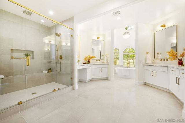 17601 Valle Verde, Poway CA: https://media.crmls.org/mediaz/4f3d74e5-d673-4e91-b103-d2a9756fefe3.jpg