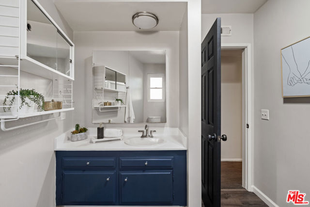 21206 Merridy Street, Chatsworth CA: https://media.crmls.org/mediaz/4f3dc540-8ef4-460d-90c1-9644284cf8ca.jpg