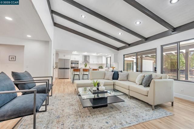 1821 S Main St, Walnut Creek CA: https://media.crmls.org/mediaz/4f3ddcd4-3c7e-41e2-b029-04d5d28d1b9a.jpg