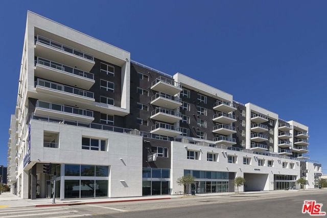 1331 N Cahuenga Boulevard, Los Angeles CA: https://media.crmls.org/mediaz/4f3ea2ea-afcb-4435-b0a3-942057dee8bf.jpg