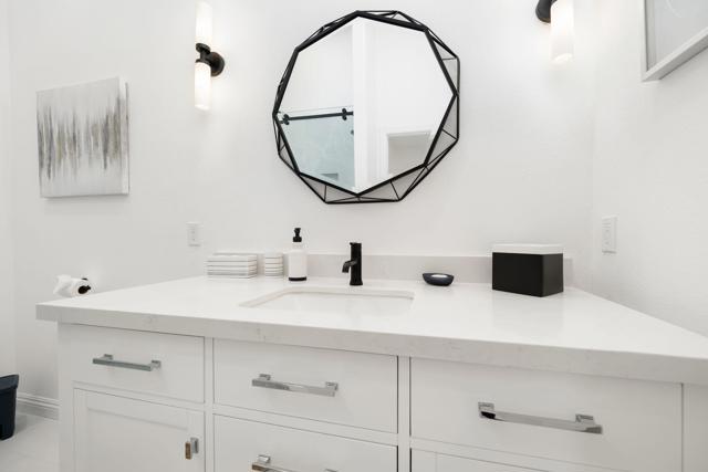 Image 30 of 51 For 74830 Waring Court