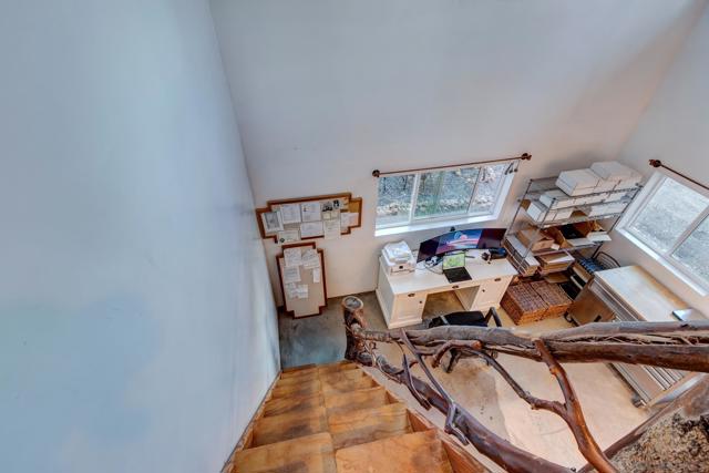 23898 Crown Hill Ln, Escondido CA: https://media.crmls.org/mediaz/4f3eea41-b36a-490d-af0d-260c202faaed.jpg