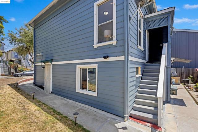 2029 E 22nd St, Oakland CA: https://media.crmls.org/mediaz/4f3f3269-8c2d-4194-9cbe-1d9f08b5105b.jpg