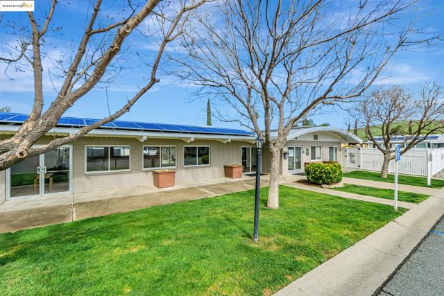 16711 Marsh Creek Rd, Clayton CA: https://media.crmls.org/mediaz/4f3fb9d7-ea58-44b7-9297-867ffbcdd4c1.jpg