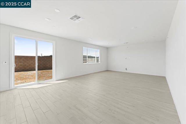4207 Markovich Ct, Richmond CA: https://media.crmls.org/mediaz/4f4052a8-f38d-49a7-9c35-84ce2f389dab.jpg