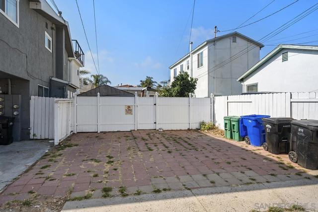 849 851 Missouri St, San Diego CA: https://media.crmls.org/mediaz/4f40838c-98d6-45dd-8a8a-9383004b28a0.jpg
