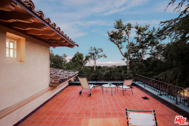 405 Toro Canyon Road, Carpinteria CA: https://media.crmls.org/mediaz/4f40c4a9-a6f1-4424-b5e9-eecd0f587c45.jpg