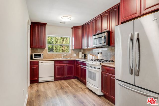 22616 Berdon Street, Woodland Hills CA: https://media.crmls.org/mediaz/4f40d448-2d45-4e06-8f92-a102669a0f15.jpg