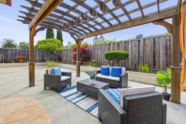 858 Chrysopolis Drive, Foster City CA: https://media.crmls.org/mediaz/4f41db2a-167b-4236-af72-295717afefc7.jpg