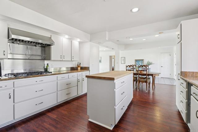 Detail Gallery Image 9 of 72 For 1607 Hunsaker St, Oceanside,  CA 92054 - 4 Beds | 3 Baths