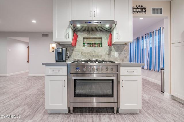 2760 Royal Avenue, Simi Valley CA: https://media.crmls.org/mediaz/4f428aeb-a298-4049-87d0-8dc448daab7e.jpg
